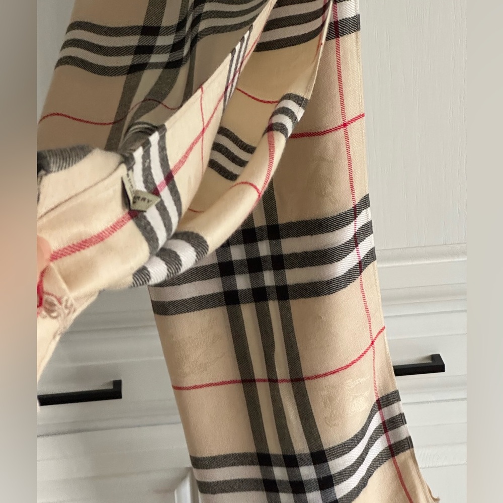 BURBERRY London Large Cashmere & Silk Heritage Check Scarf - Picture 7 of 12